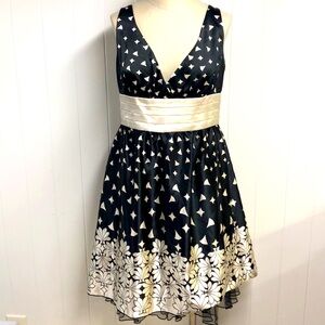 Black and White Floral Speechless dress ❤️